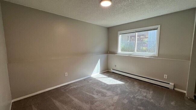 Building Photo - 1103 Karluk St