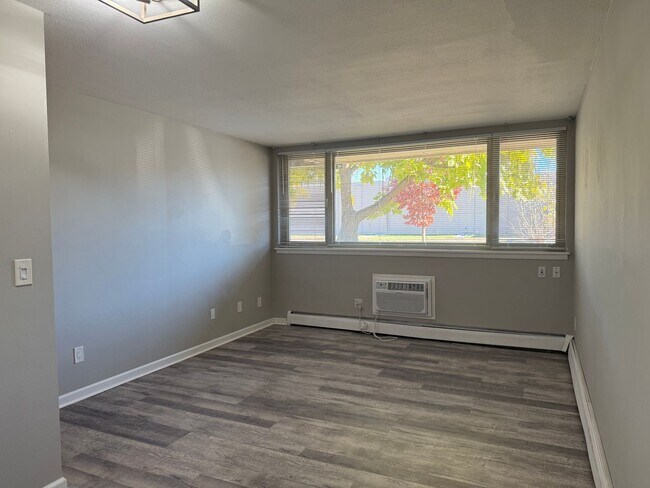 Building Photo - Charming 1 Bedroom Condo in the Heart of S...