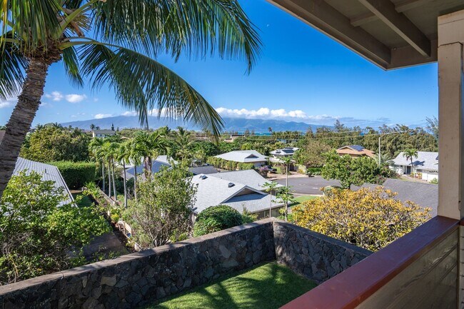 Building Photo - Beautifully Appointed Fully Furnished 4 bedroom/3 bathroom Kuau BayView House w/ Ocean views