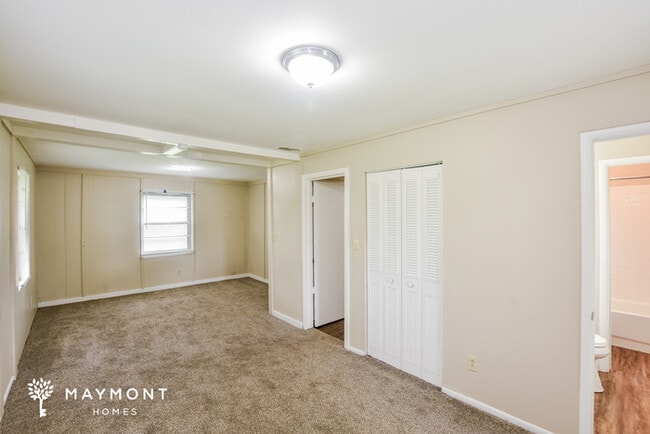 Building Photo - 2403 Yorkshire Cir SW