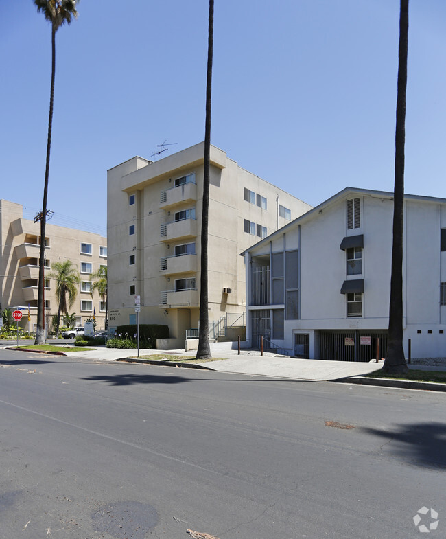 Building Photo - 500 S St. Andrews Pl