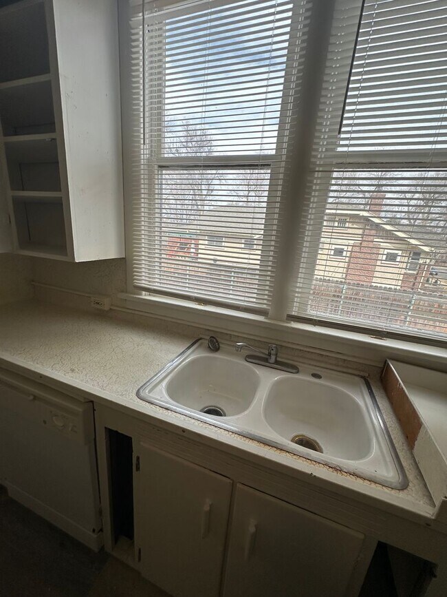 Building Photo - AJE1825