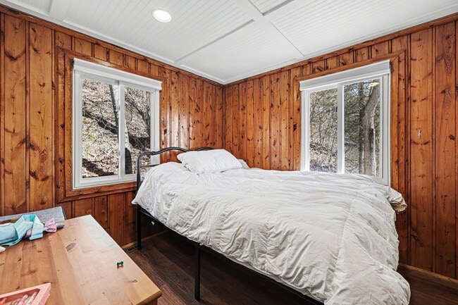 Building Photo - 5884 Rays Dr