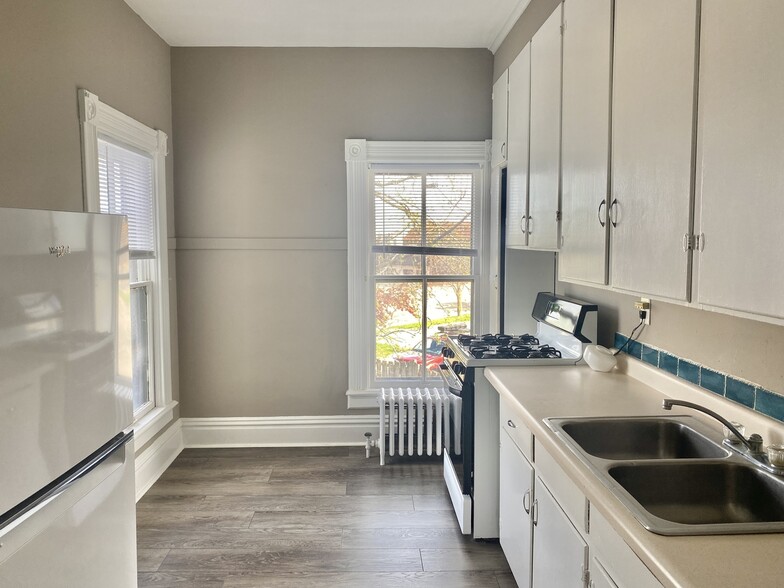 Kitchen - 207 Washington St