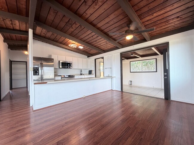 Building Photo - 3 Bedroom 1.5 Bathroom Single Family House Makakilo Home with Yard & Cool Breezes!