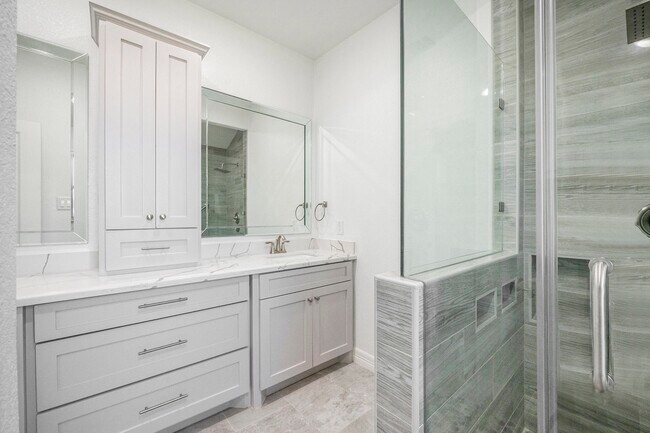 Building Photo - 7711 Antoine Dr