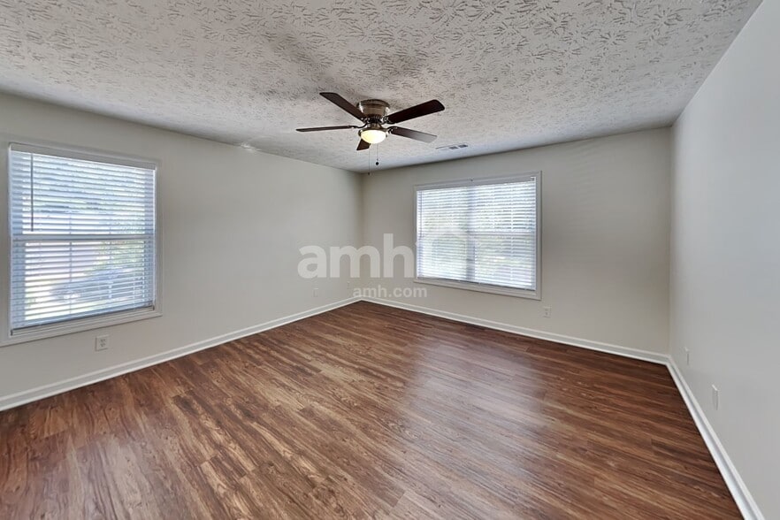 Building Photo - 205 Daventry Way