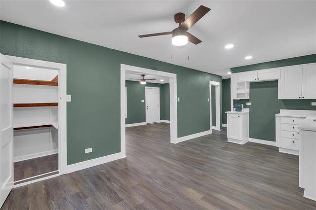 Building Photo - 611 W College St