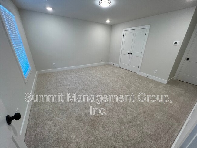 Building Photo - 859 Duck Walk Wy