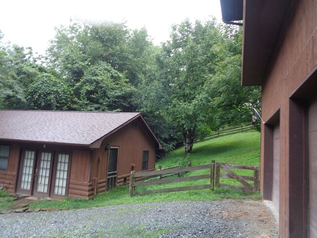 Building Photo - 417 Cobbs Creek Rd