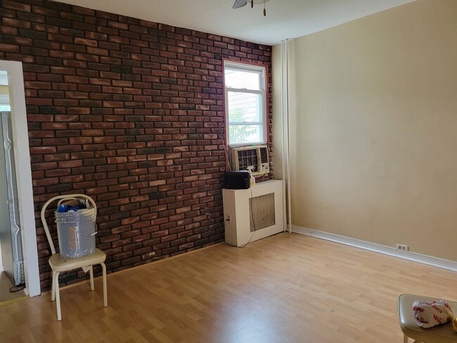 Building Photo - 2325 Belgrade St