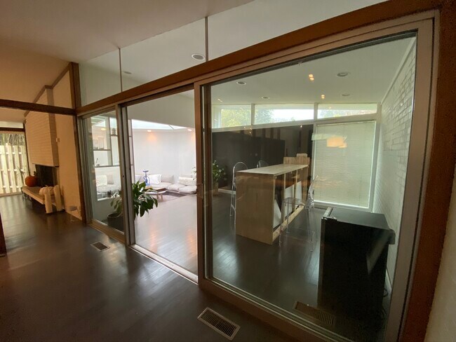 Building Photo - 2104 Zuppke Dr