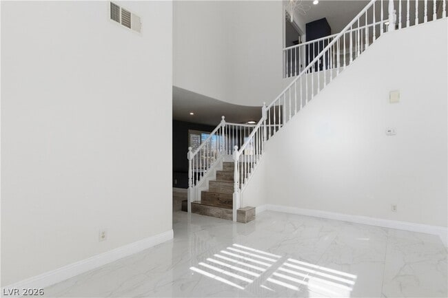 Building Photo - 9983 Canyon Peak Dr