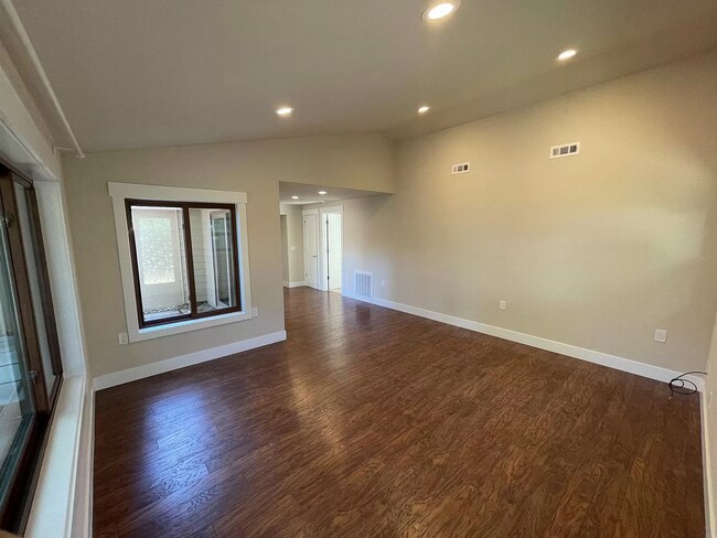 Building Photo - 1144 N 160th St