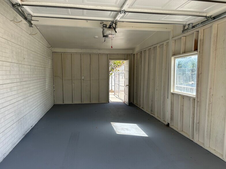 1 car garage right in front of the house - 4171 S 4900 W