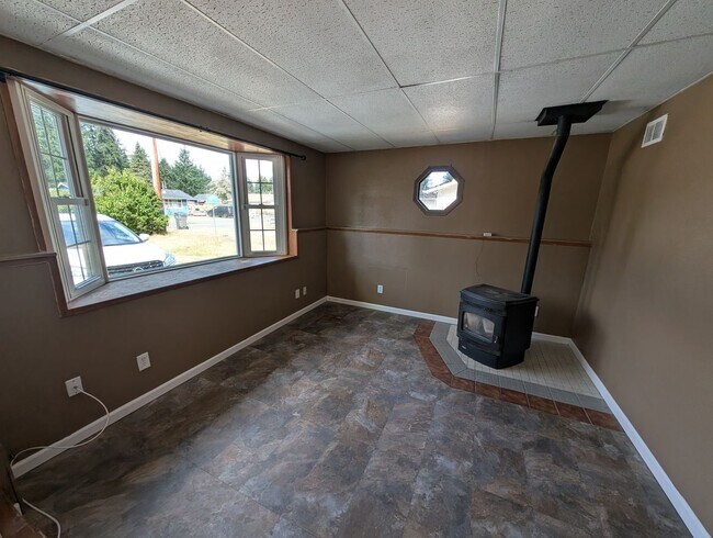 Building Photo - 11759 Gable Ave SW