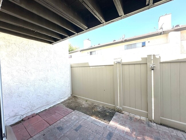 Building Photo - Townhouse near Loma Linda University