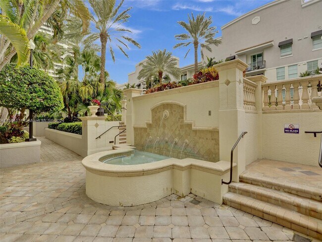 Building Photo - 600 S Dixie Hwy