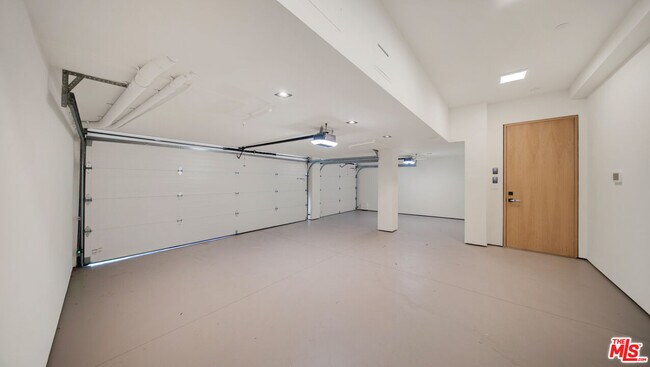 Building Photo - 8765 Hollywood Blvd