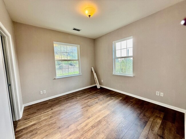 Building Photo - Unique Horse property with 2 units