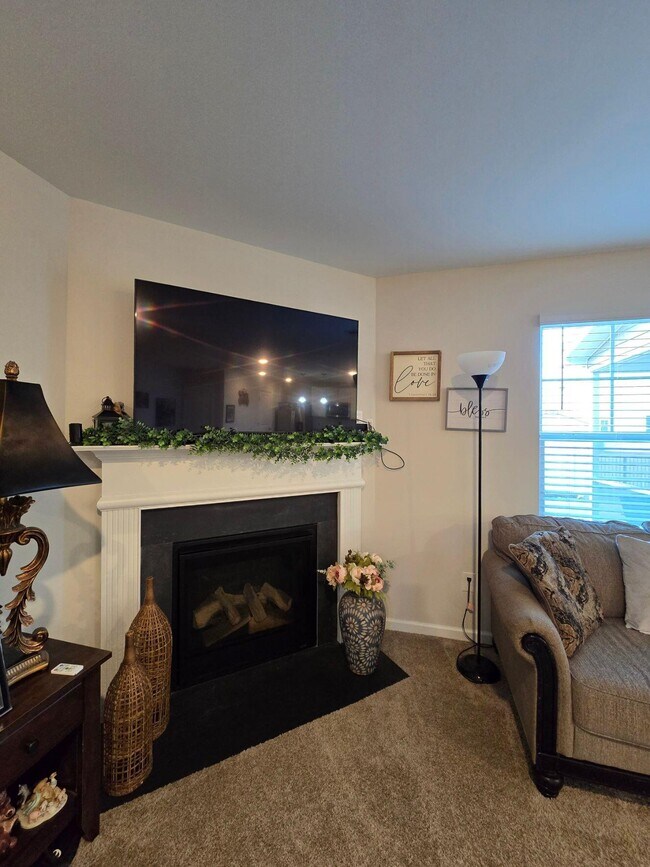 Building Photo - 1762 Camazay Dr