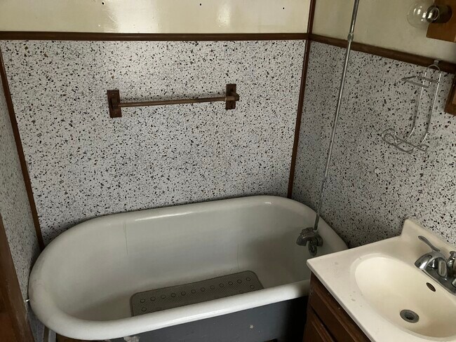 Building Photo - 1022 23rd St NW