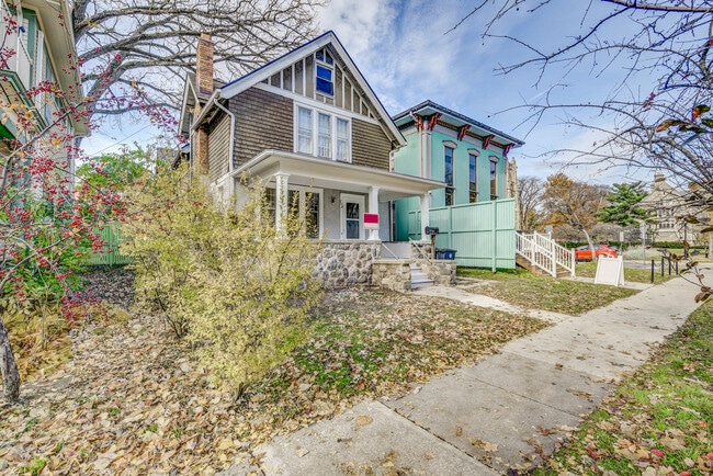Building Photo - 702 Tappan Ave