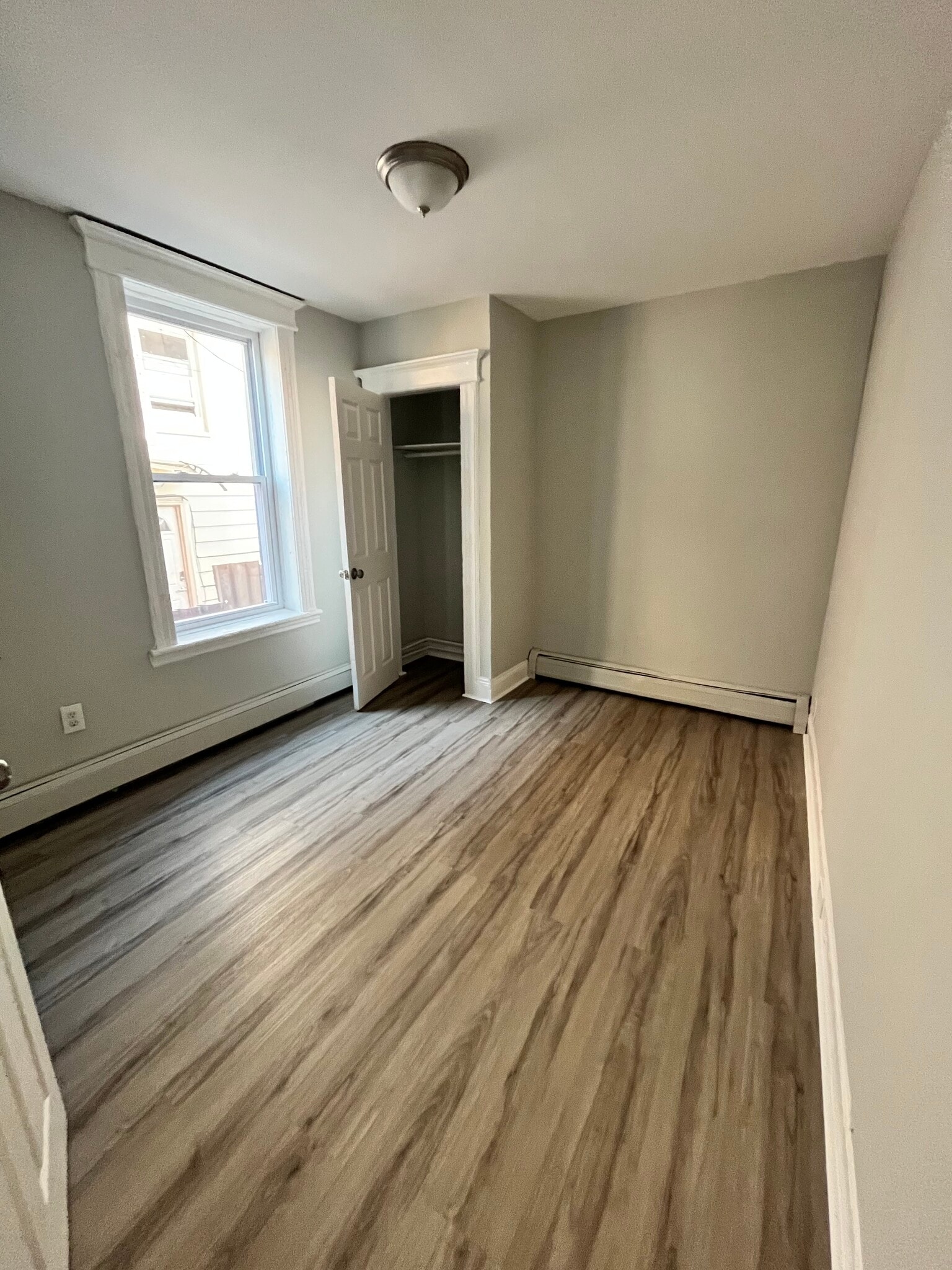 184 Garfield Ave 3 - 180 Garfield Ave