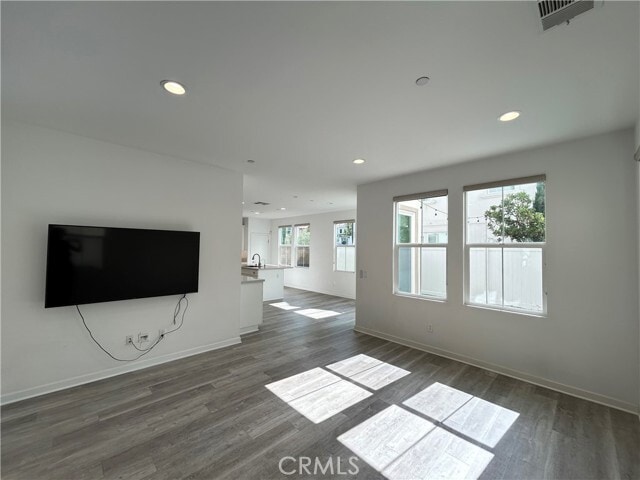 Building Photo - 945 Vivid Ln