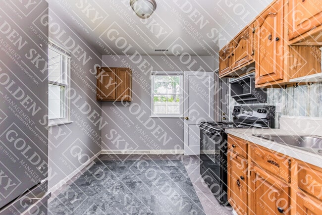 Building Photo - 1723 E 23rd St