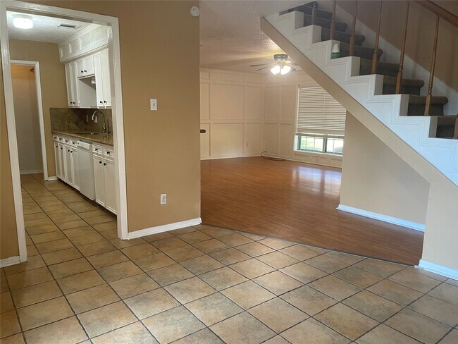 Building Photo - 4105 Vista Rd