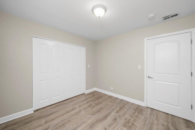 Building Photo - 3423 Ridgeland Ave