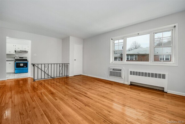 Building Photo - 451 Main St