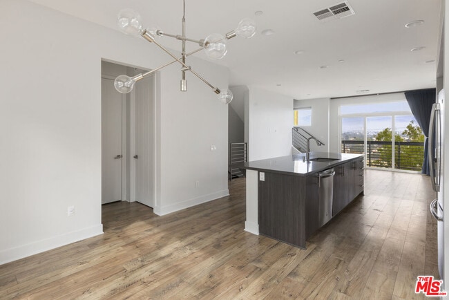 Building Photo - 2753 Waverly Dr