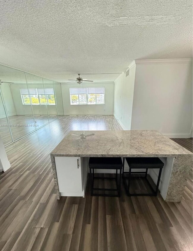 Building Photo - 14840 Naranja Lakes Blvd