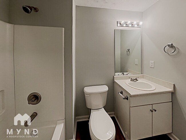 Building Photo - 515 Gardinia Dr