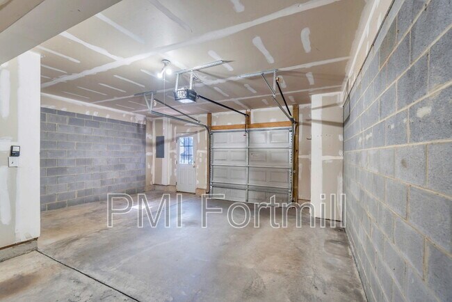 Building Photo - 15744 Kensington Palace Ln
