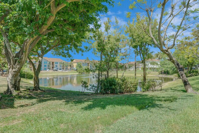 Building Photo - 611 Villa Cir