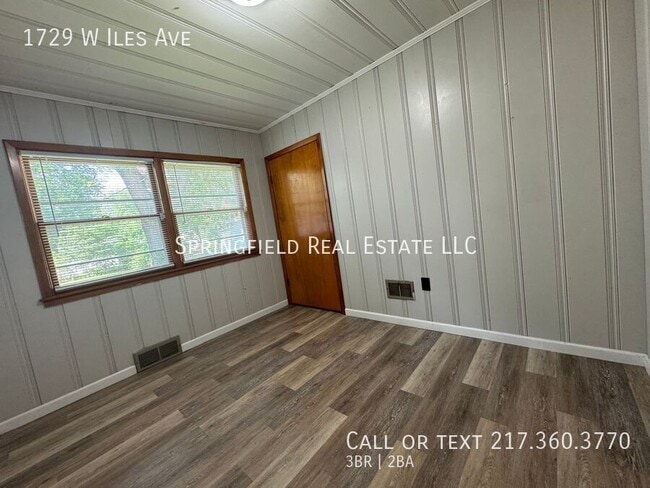 Building Photo - 1729 W Iles Ave