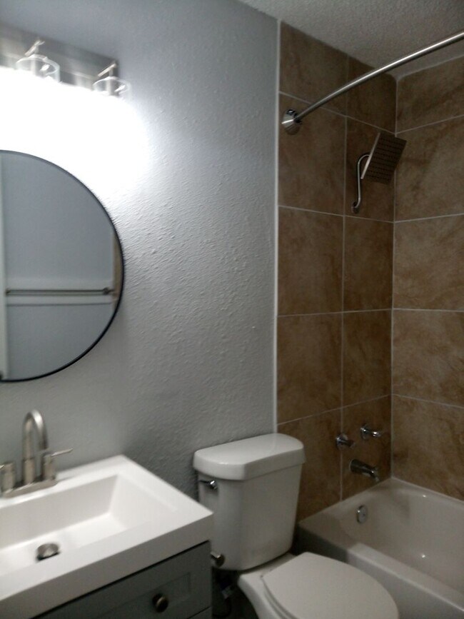 Building Photo - Stylish 3-Bedroom Home in Northwest San An...