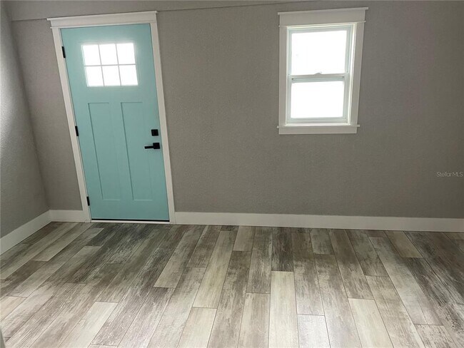 Building Photo - 110 Lynbrook Dr