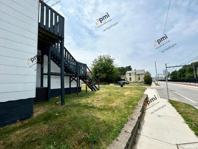 Building Photo - 1101 Manhattan St