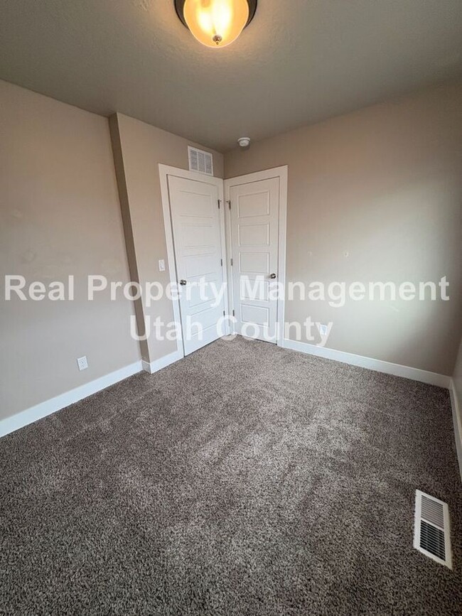 Building Photo - Half Off First Months Rent!! New Lower Rent!