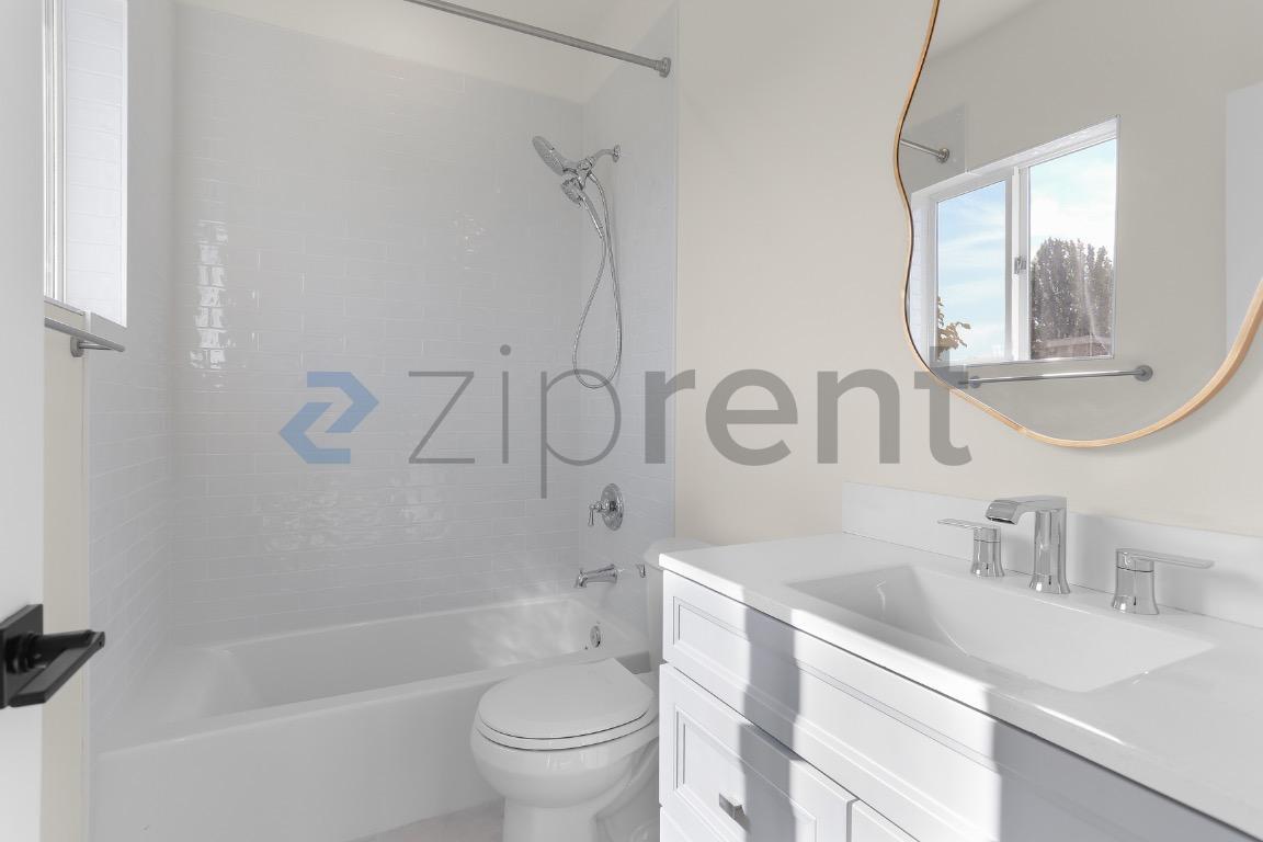 Building Photo - Unit A