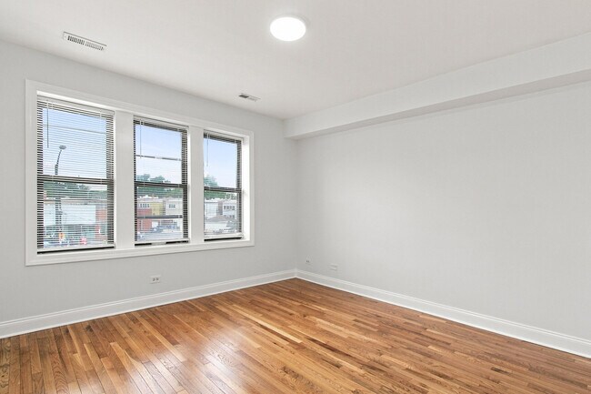Building Photo - 3729 N Elston Ave