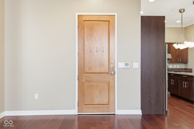 Building Photo - 141 S Meridian St