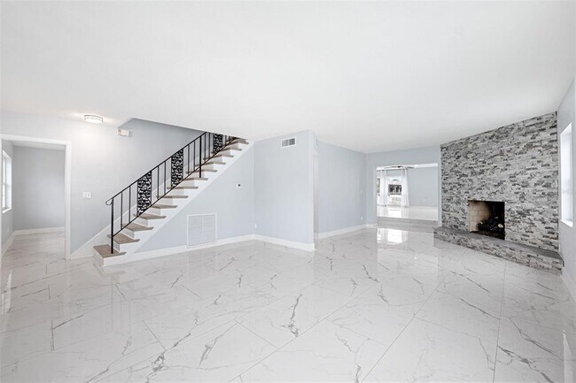 Building Photo - 4000 14th Way NE