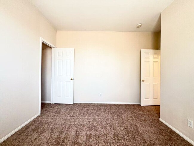 Building Photo - Wonderfully two-story single-family property