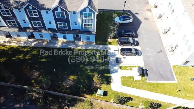 Building Photo - 4122 Salient St