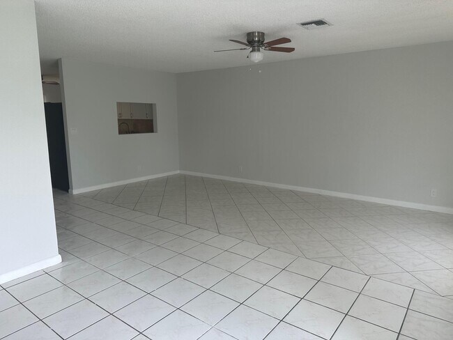 Building Photo - 7355 Pinedale Dr
